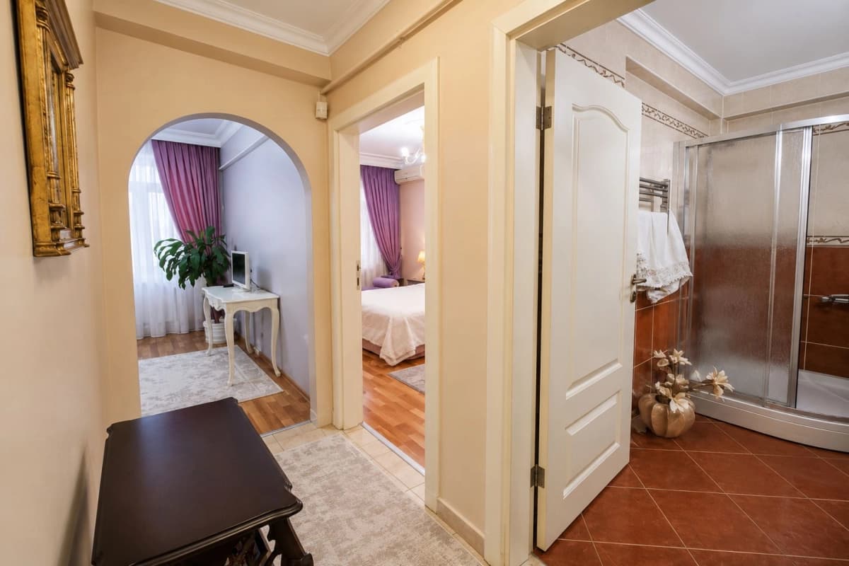 Spacious 3+1 Garden Apartment for Sale in Central Şişli, Istanbul