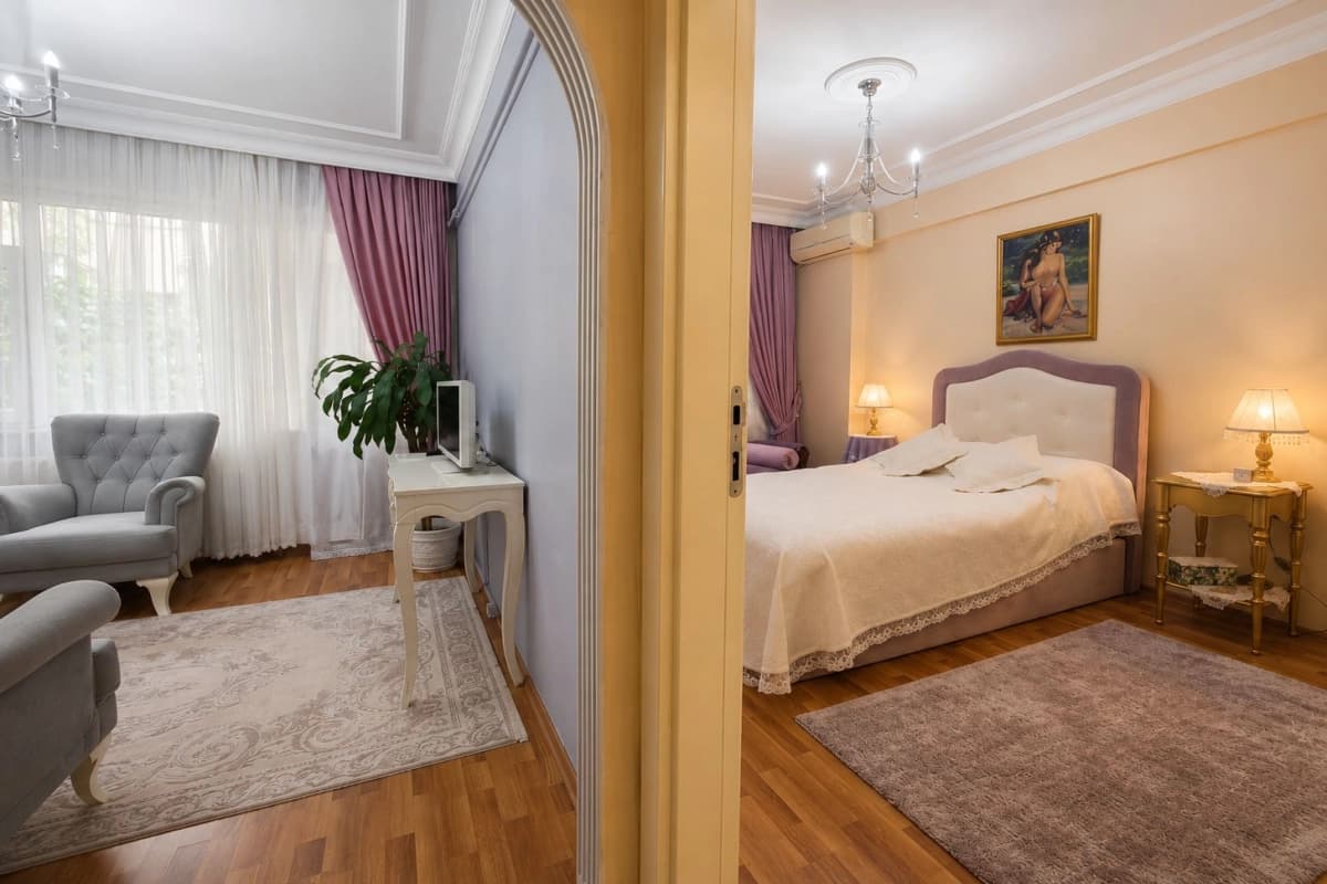 Spacious 3+1 Garden Apartment for Sale in Central Şişli, Istanbul